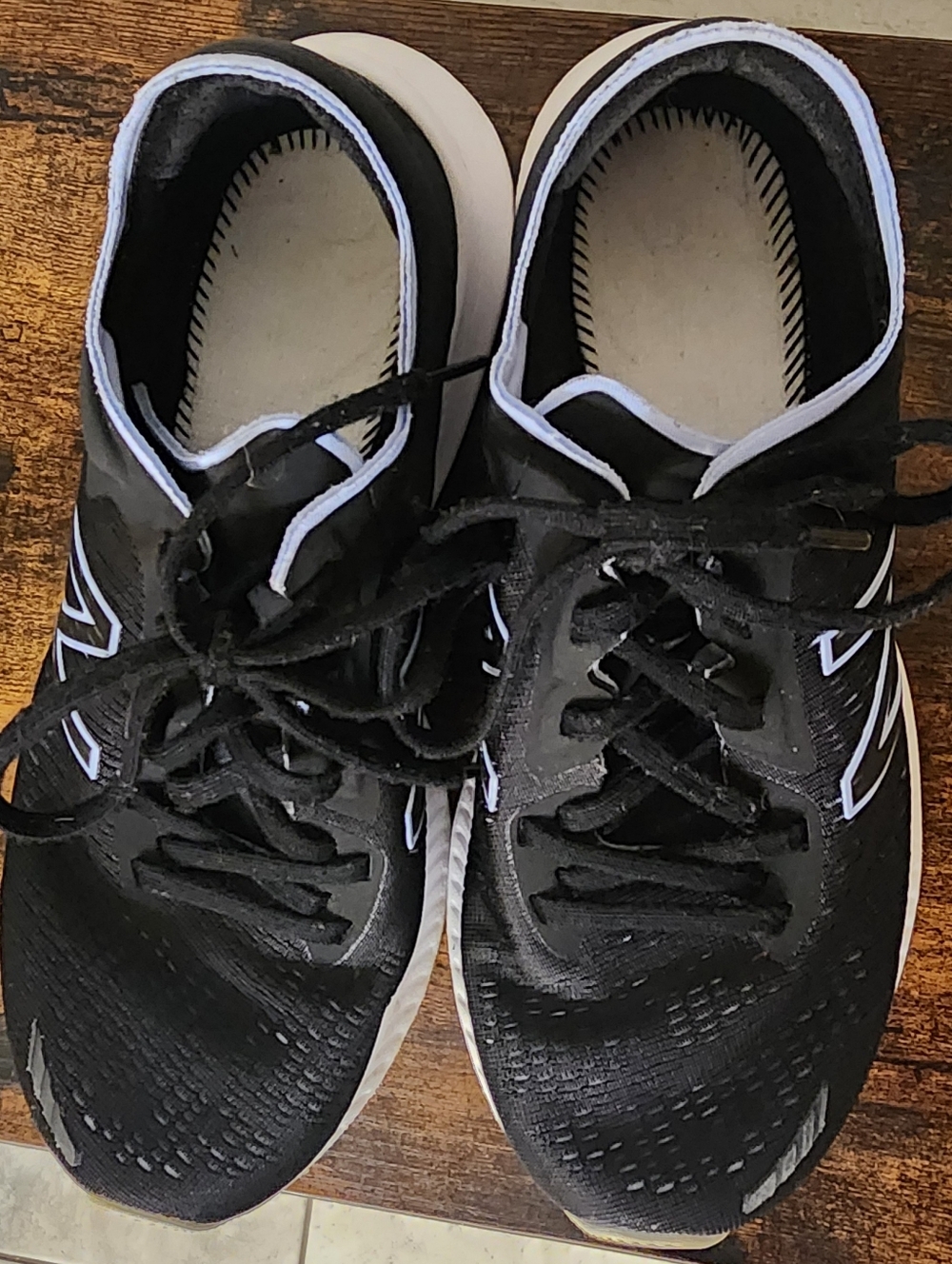 Womens New Balance Pesu Black & White with Light Blue Running Shoes US 7 - Picture 4 of 6